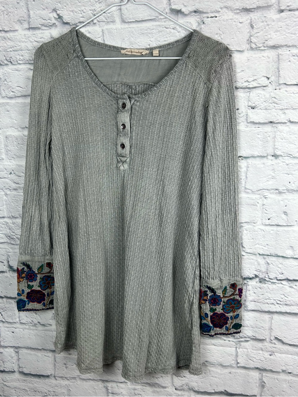 Soft Surroundings Gray Waffle Knit Embroidered Cuff Henley Tunic Top M